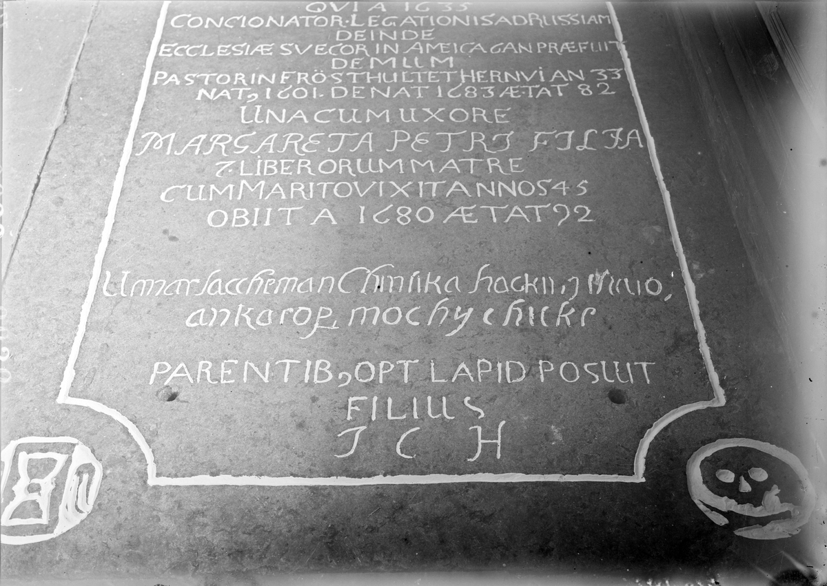 "Nedre halvan av gravstenen på golvet i Frösthult kyrka", Uppland 1922
