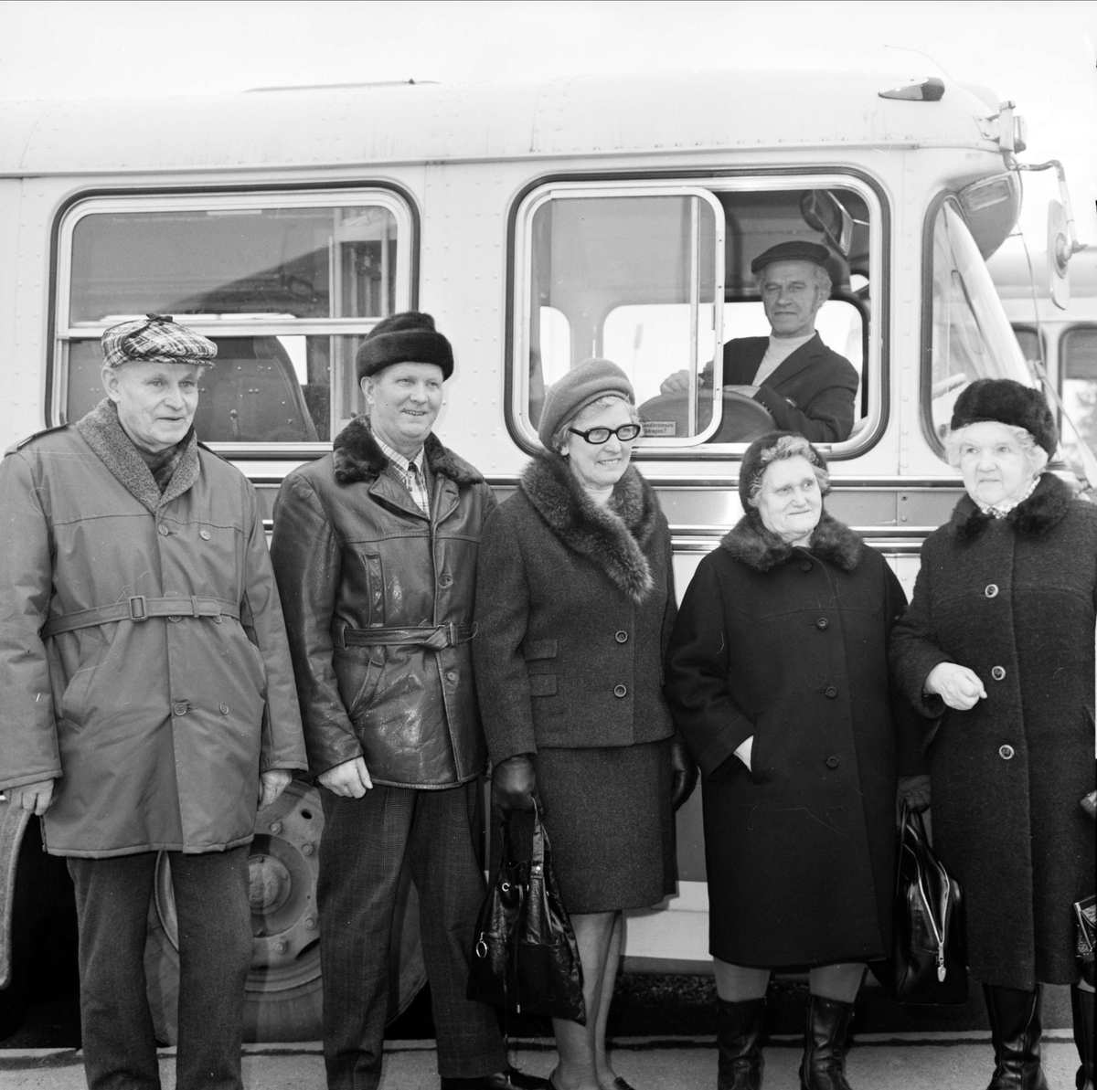 Premiär för gratis buss i Österlövsta socken, Uppland mars 1973.