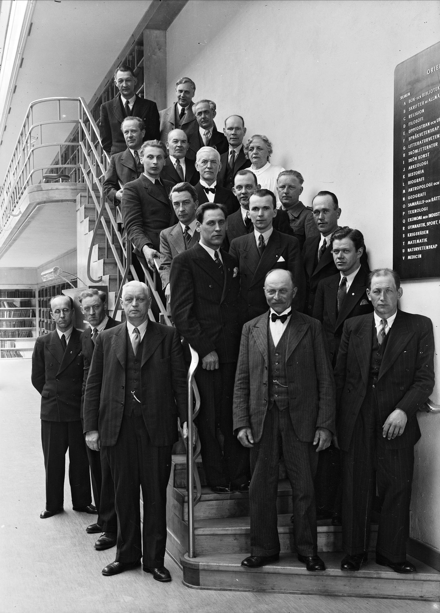 Grupporträtt - studieledarkurs på Uppsala stadsbibliotek, kvarteret Torget, Uppsala 1943