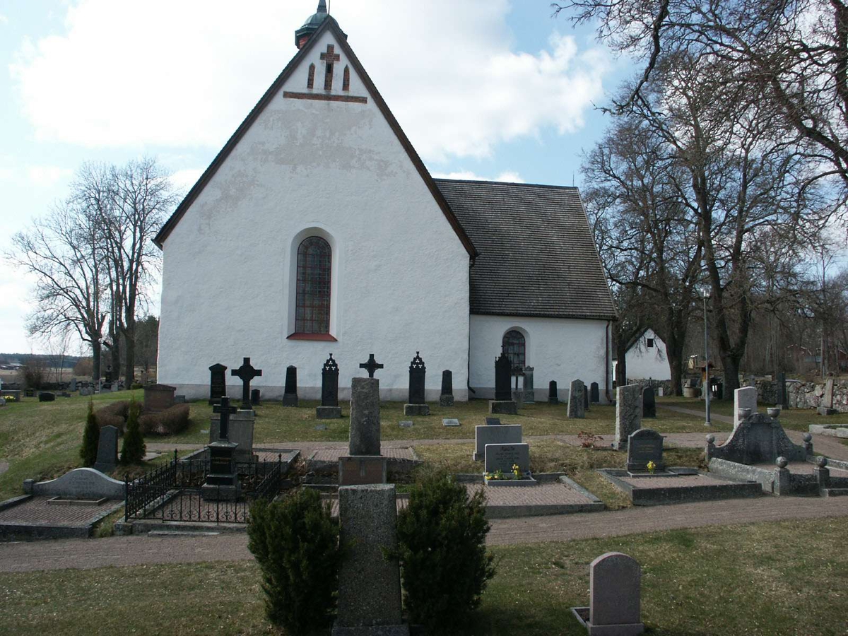 Kyrkogården vid Skuttunge kyrka, Skuttunge socken, Uppland 2005