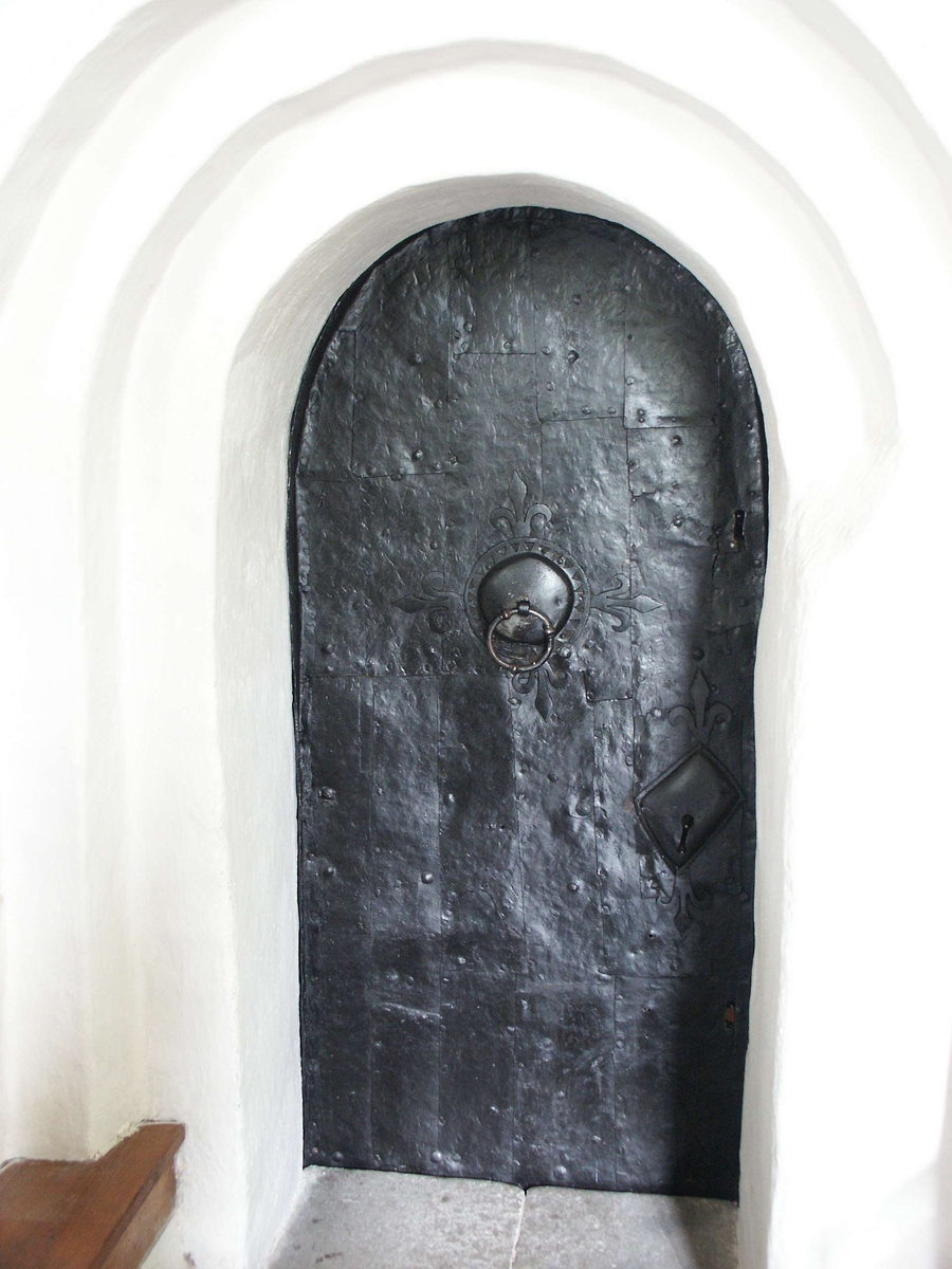 Medeltida järndörr till sakristian i Östuna kyrka, Östuna socken, Uppland 2006