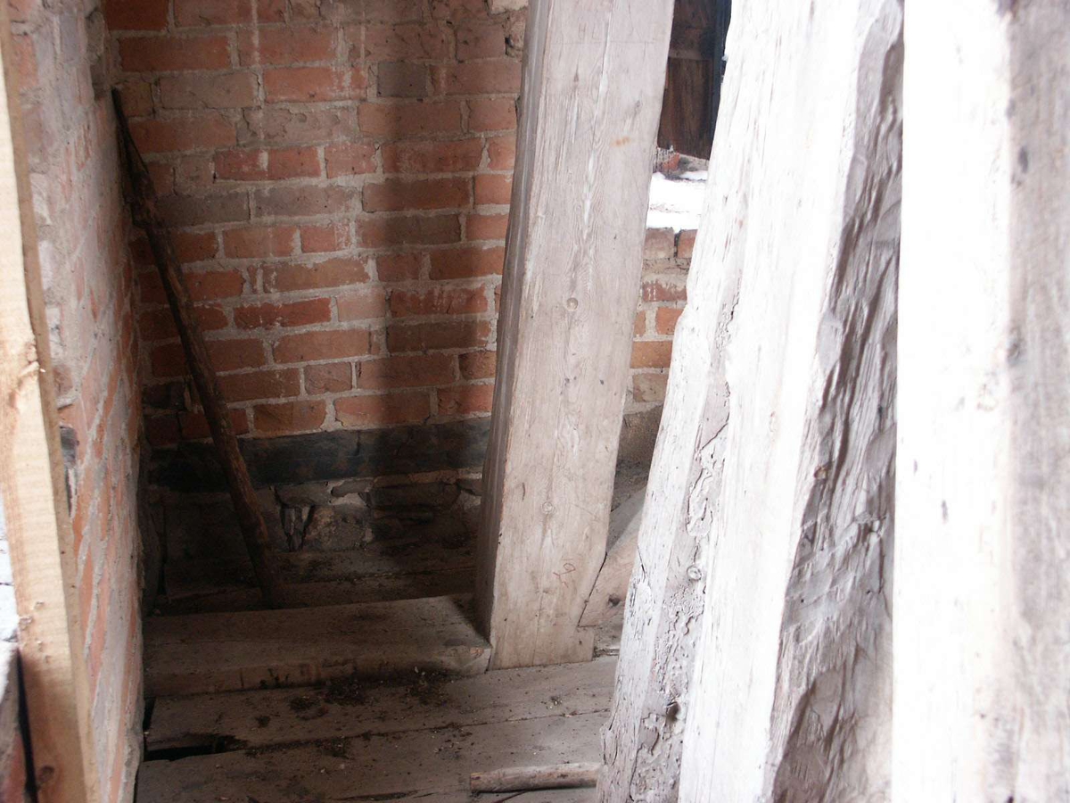 Interiör i tornet, Husby-Sjutolfts kyrka, Uppland 2004  