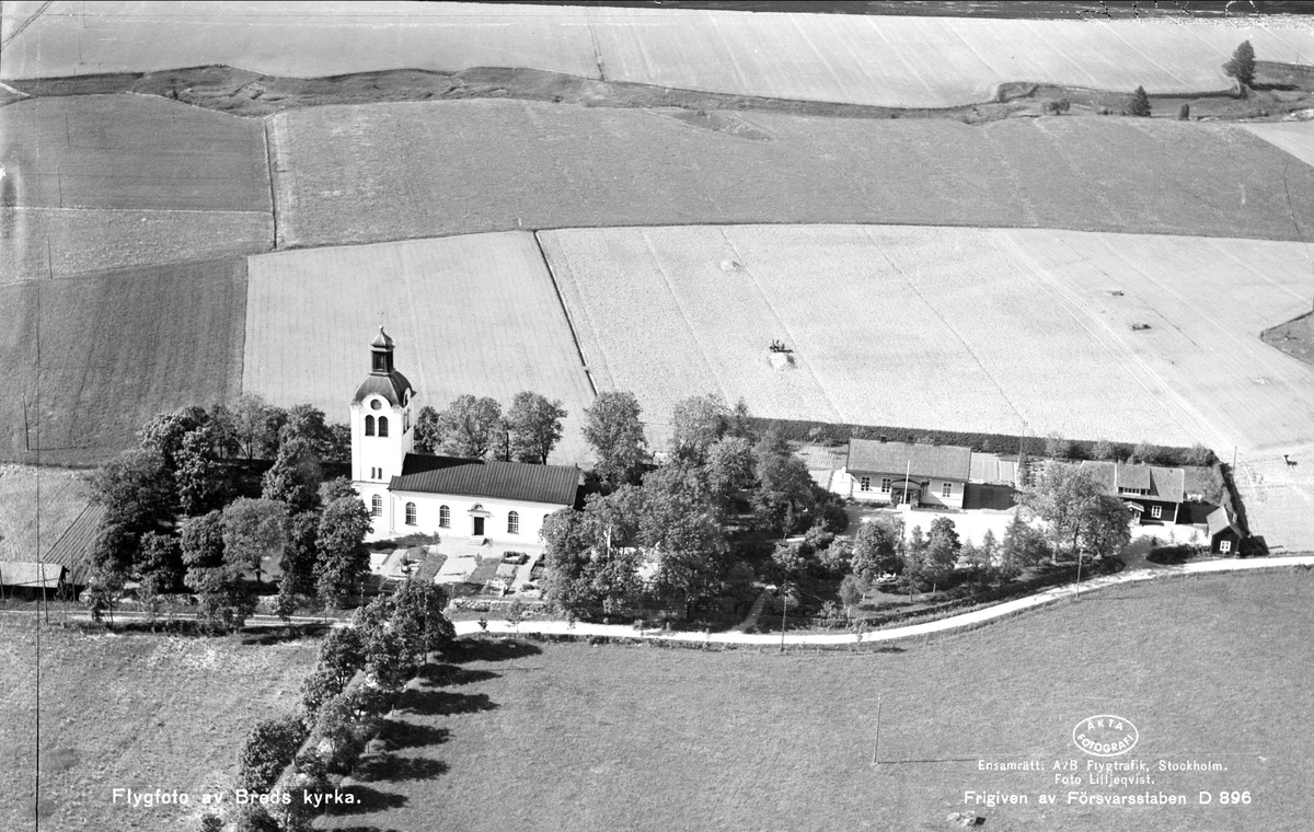 Flygfoto över Breds kyrka, Breds socken, Uppland 1936