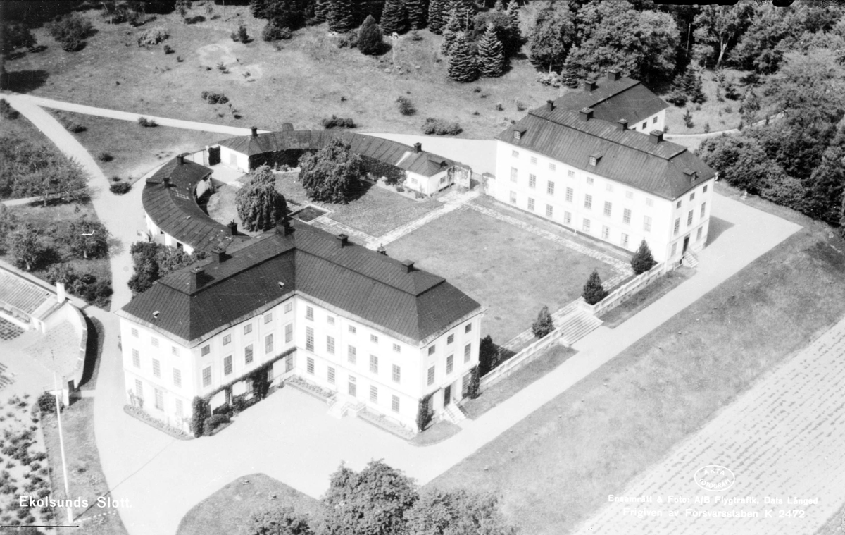 Flygfoto över Ekolsunds slott, Husby-Sjutolfts socken, Uppland  1947