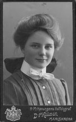 Kabinettsfotografi - ung kvinna, Karlskrona 1910