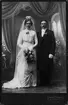 Kabinettsfotografi - brudparet Ernst Larsson och Laura Schedin, sannolikt 1910