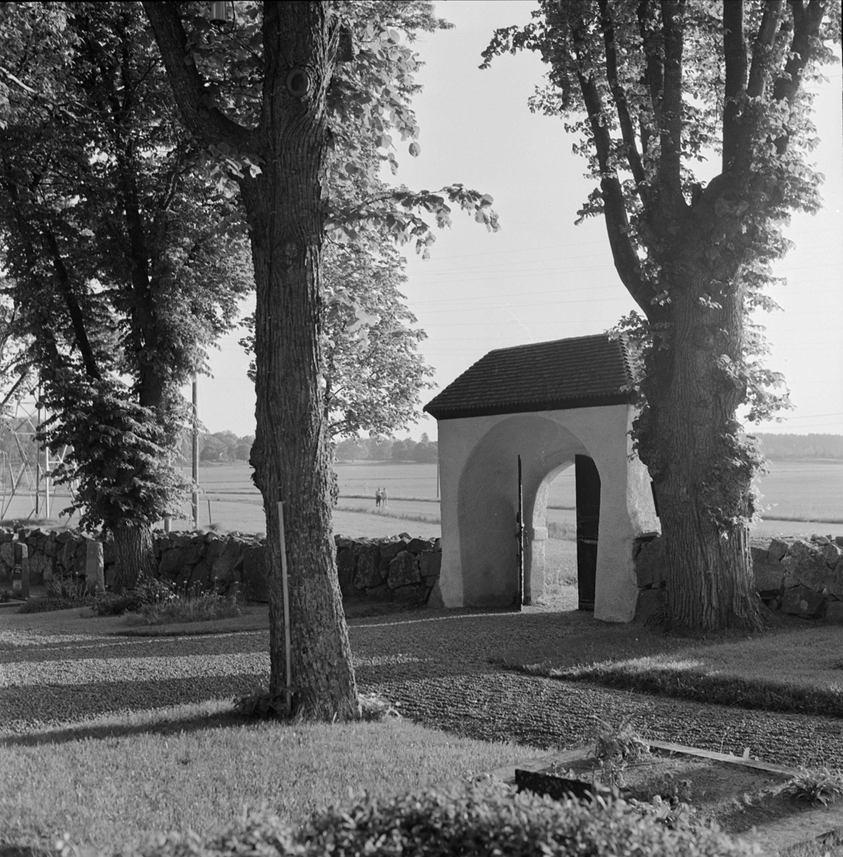 Stiglucka vid Svinnegarns kyrka, Svinnegarns socken, Uppland 1960