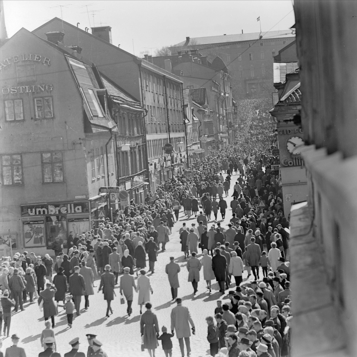 Valborgsmässofirande, Drottninggatan, stadsdelen Dragarbrunn, Uppsala, klockan 15.00 den 30 april