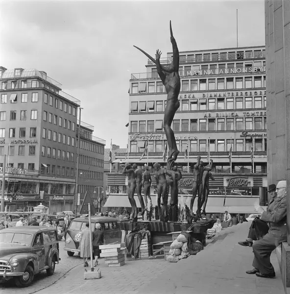 Fontänskulptur Orfeusgruppen av Carl Milles framför Konserth