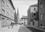 Åsgränd, Fjärdingen, Uppsala 1937. I bakgrunden kvarteret Ubbo vid Övre Slottsgatan