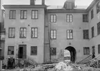 Gillbergska huset innan Genomfarten byggdes, kvarteret Holmen, Uppsala februari 1935