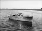 Motorbåt, sannolikt på Ekoln, Uppland, 1934