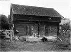 Överkragande dubbelbod - Viktor Jansson, Västra Tvärnö, Hargs socken, Uppland, sannolikt 1920-tal