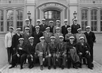 Jubilerande studenter utanför Högre Allmänna Läroverket, Uppsala juni 1938