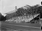 Läktaren på Studenternas Idrottsplats under uppförande, Uppsala juli 1939