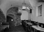 Restaurang Domtrappkällaren, S:t Eriks gränd, Uppsala. Interiör september 1939