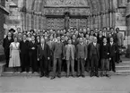 Grupp utanför Uppsala domkyrka 1933