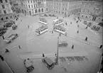 Spårvagnarna möts på Stora torget, Uppsala augusti 1939