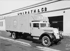 Lastbil International utanför AB Wolrath & Co, Väderkvarnsgatan, Uppsala april 1940