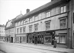 Charlotte M Svenssons Handsk- & Parfymaffär, Drottninggatan 4, Uppsala november 1940