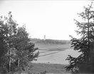 Landskapsvy med Simtuna kyrka, Simtuna socken, Uppland 1907