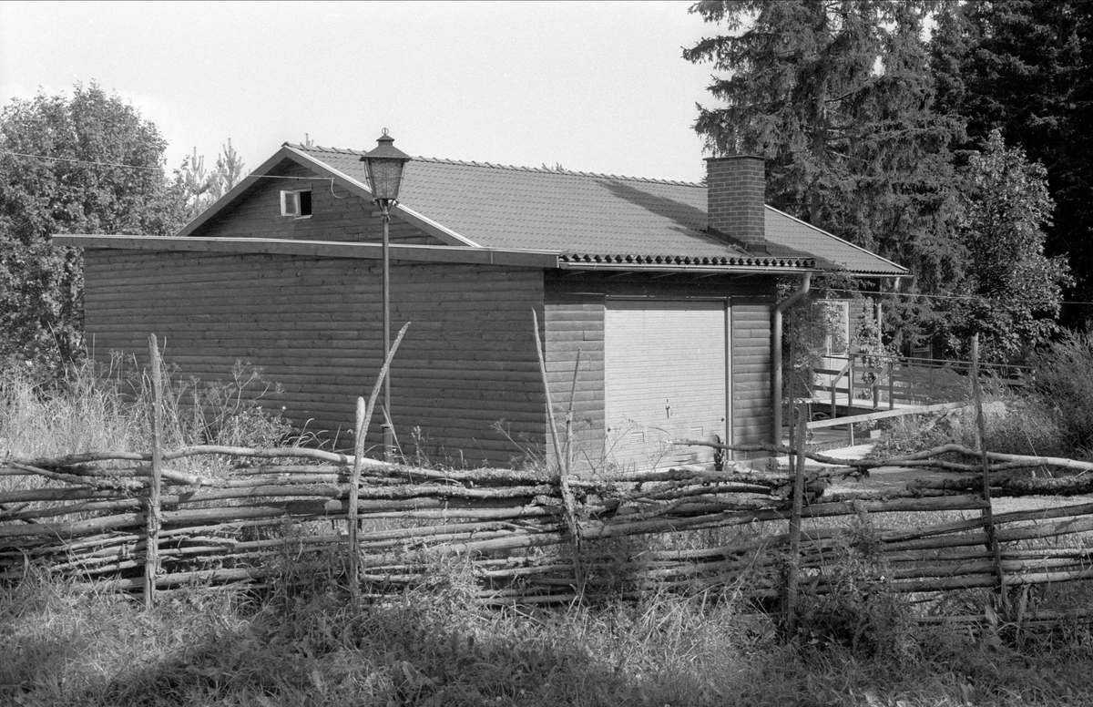 Bostadshus och garage, Skogsbrynet, Börje socken, Uppland 1983