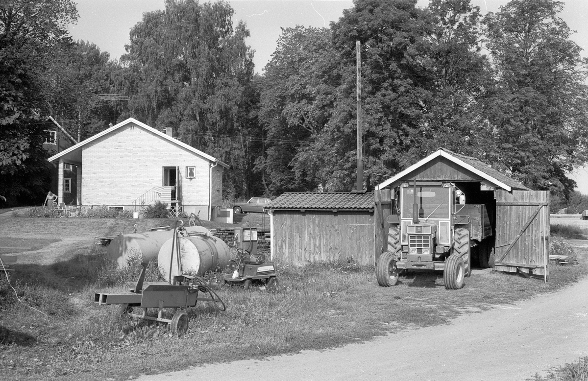 Bostadshus och garage, Ullbolsta 5:1, Ullbolsta, Jumkils socken, Uppland 1983