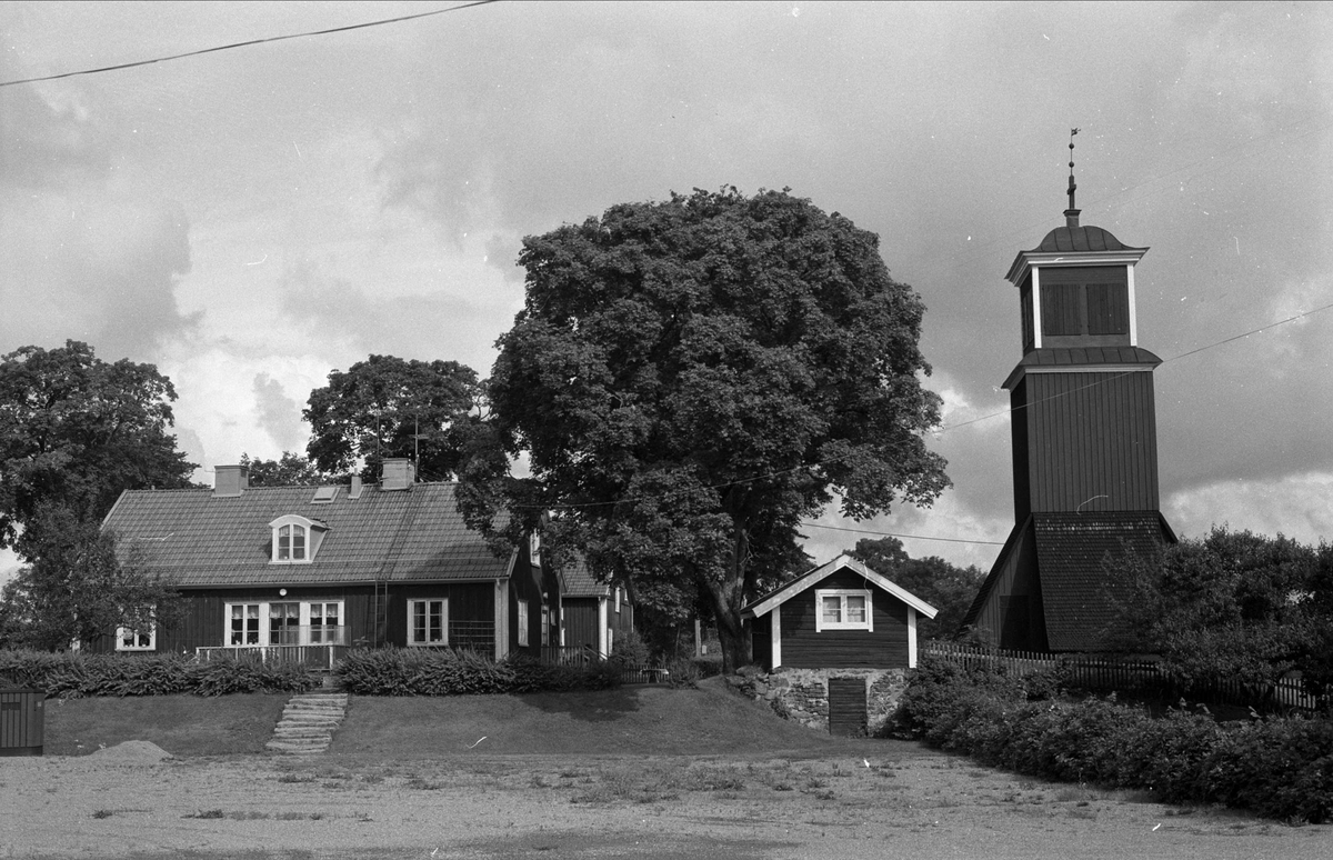 Vy över Bladåkers kyrkskola, Bladåkers socken, Uppland 1987