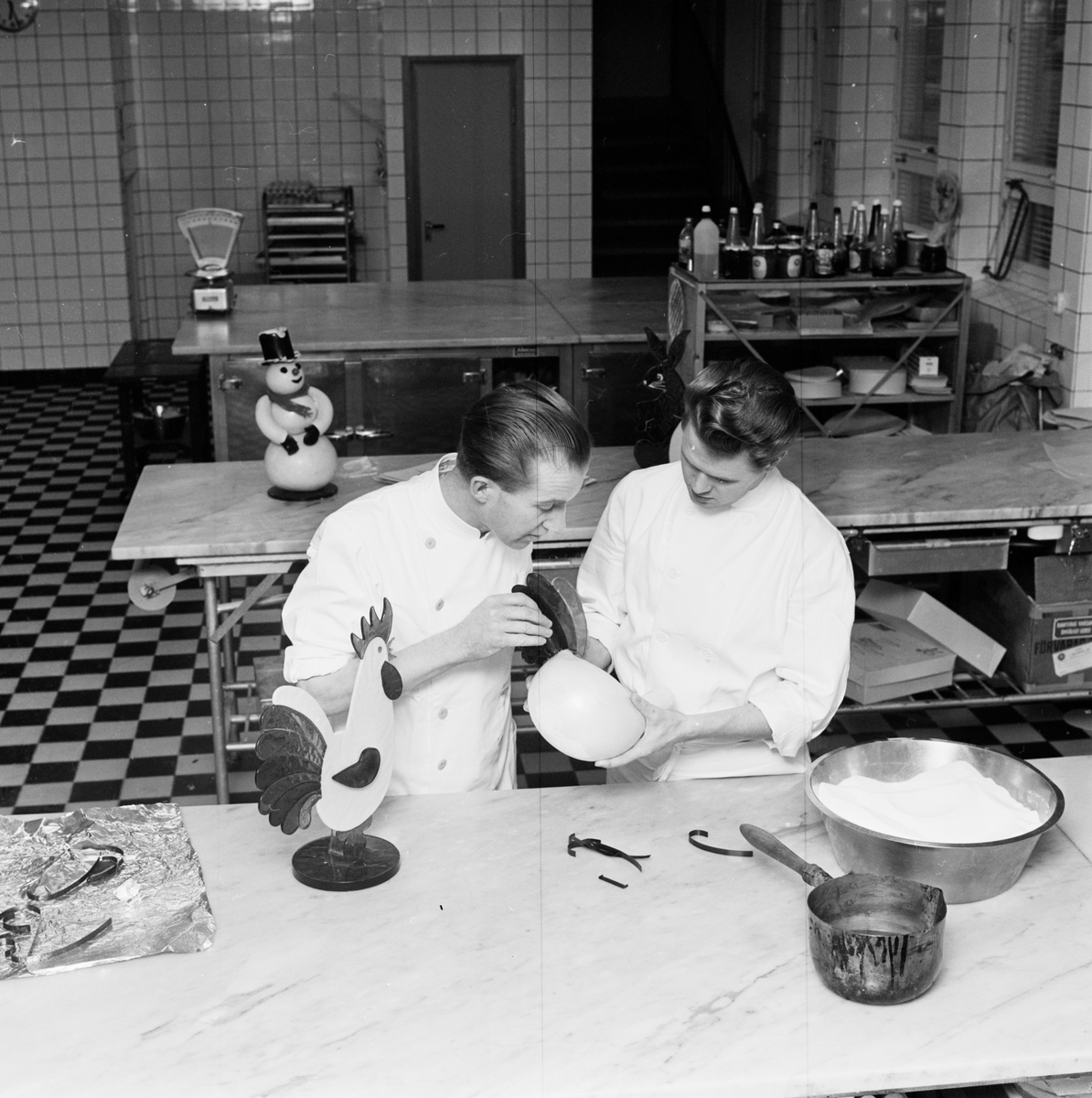 Karamellblåsning på Konditorfackskolan, Västertorg, Uppsala, mars 1962