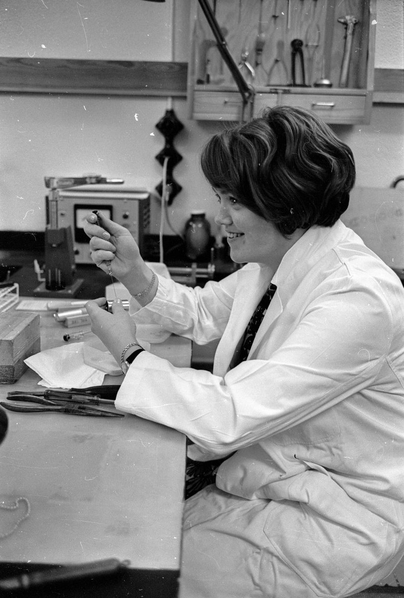 Maggie Miller i arbete, Biokemiska institutionen, Uppsala universitet 1965