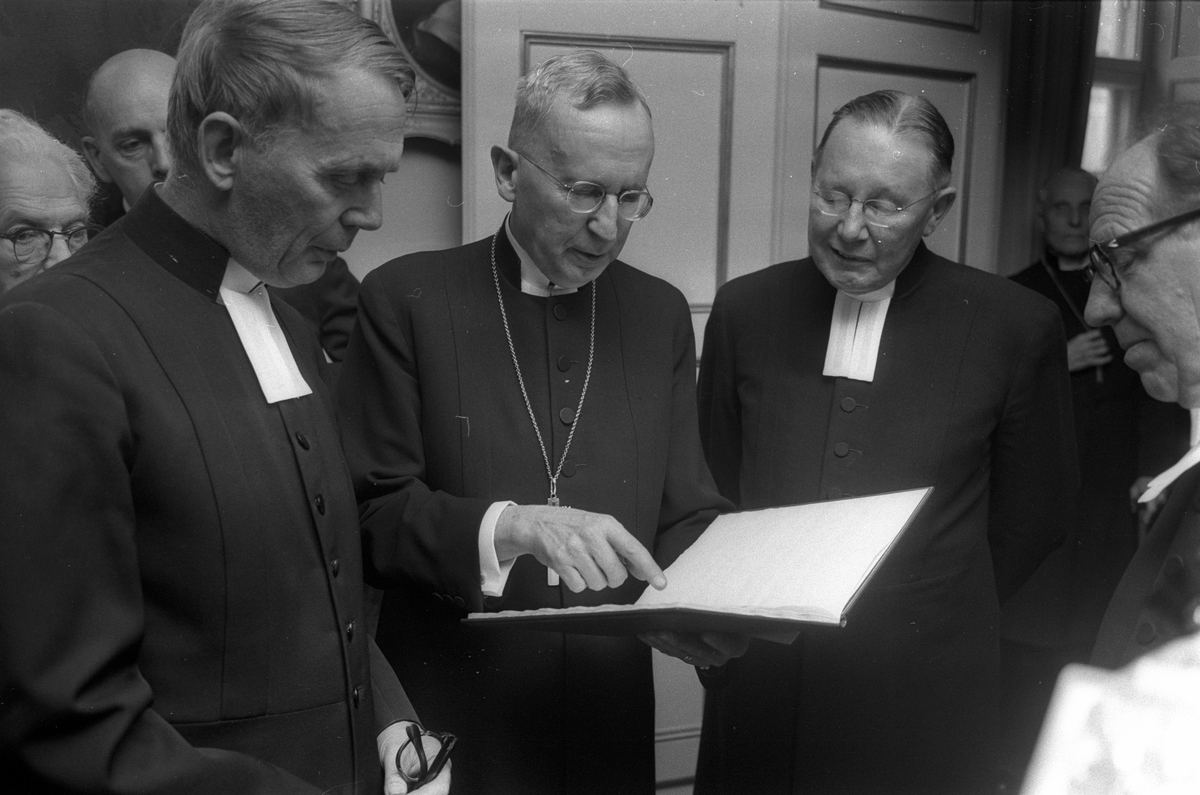 Ärkebiskop Gunnar Hultgren avtackas, Uppsala september 1967