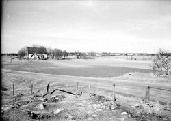 Landskapsvy med Rasbokils kyrka, Rasbokils socken, Uppland a