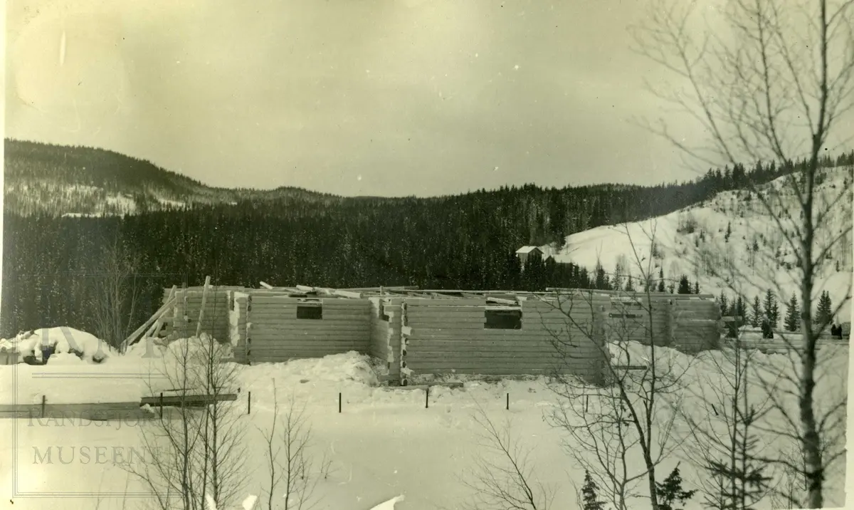 Grua kirke, fra byggingen av kirken