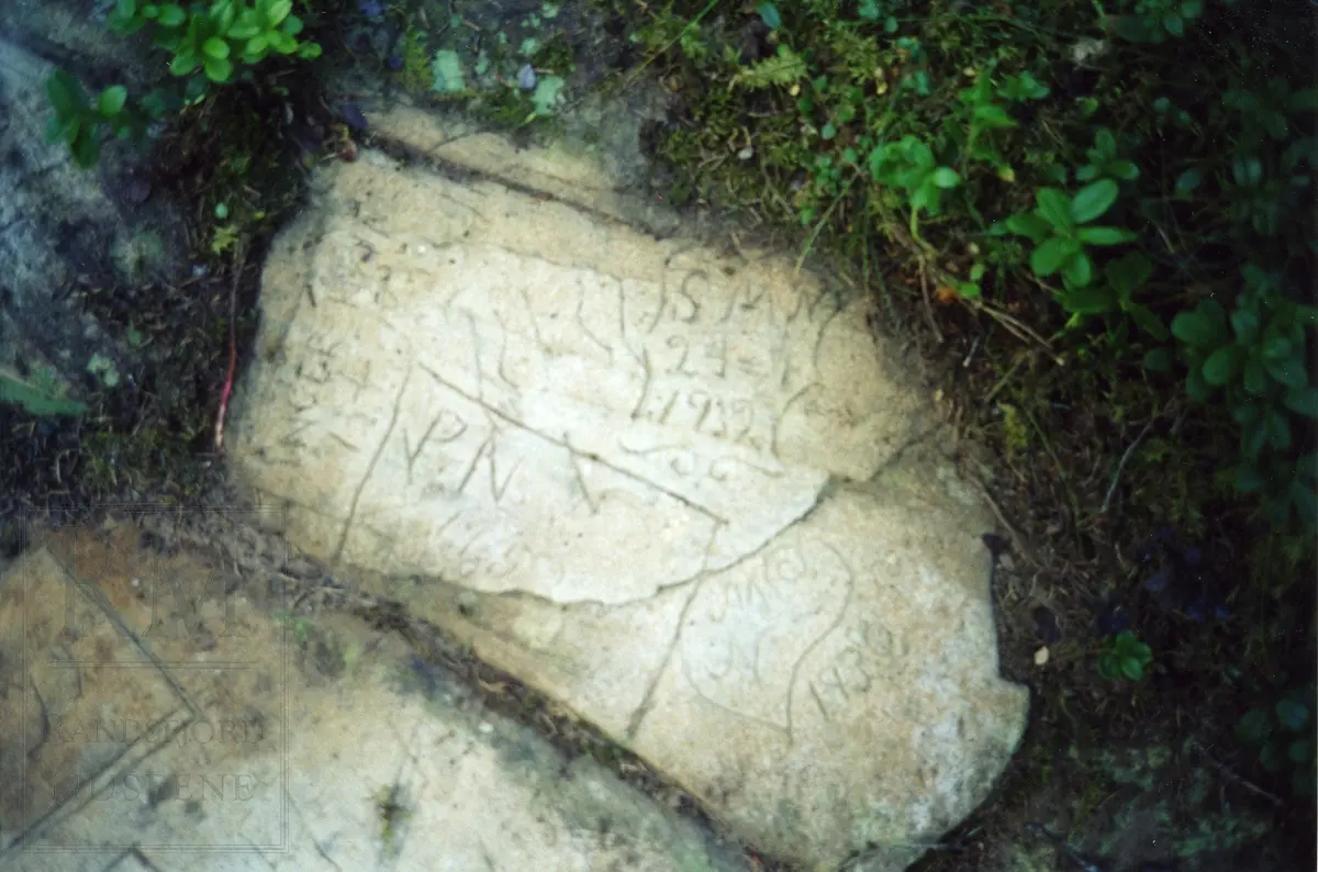 Navnestein, Navneberget mellom Brynsås og Kortongen