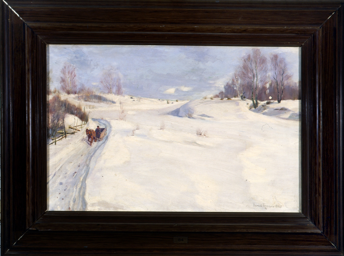 Vinterlandskap. 
En mann med hest og slede. 