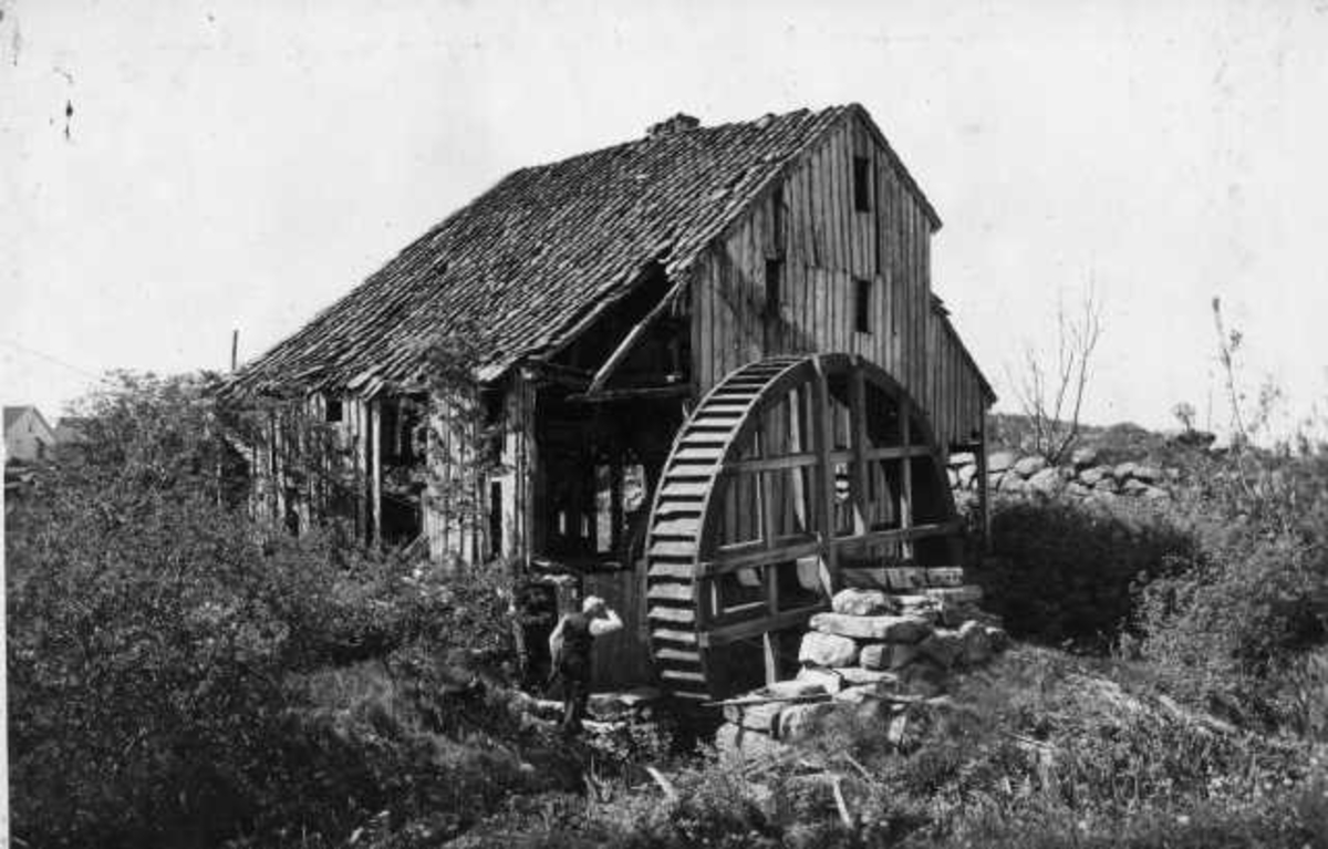 Lura - den første havregrysmølle på Jæren, bygd omkring 1860, senere utvidet