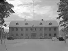 Kanslibyggnad på F 2 Hägernäs om vintern, 1937. Framsida, rakt framifrån.