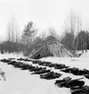 Persedlar utlagda framför ett kamouflerat tält vid Delsbomanövern, 1938.