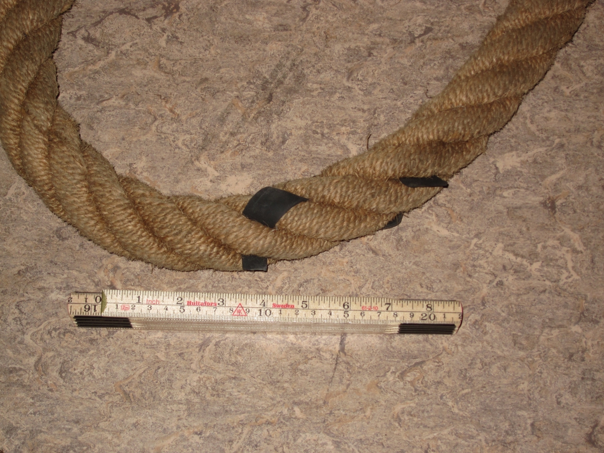 Trosse til not, merket med skinnbit for hver 20.m