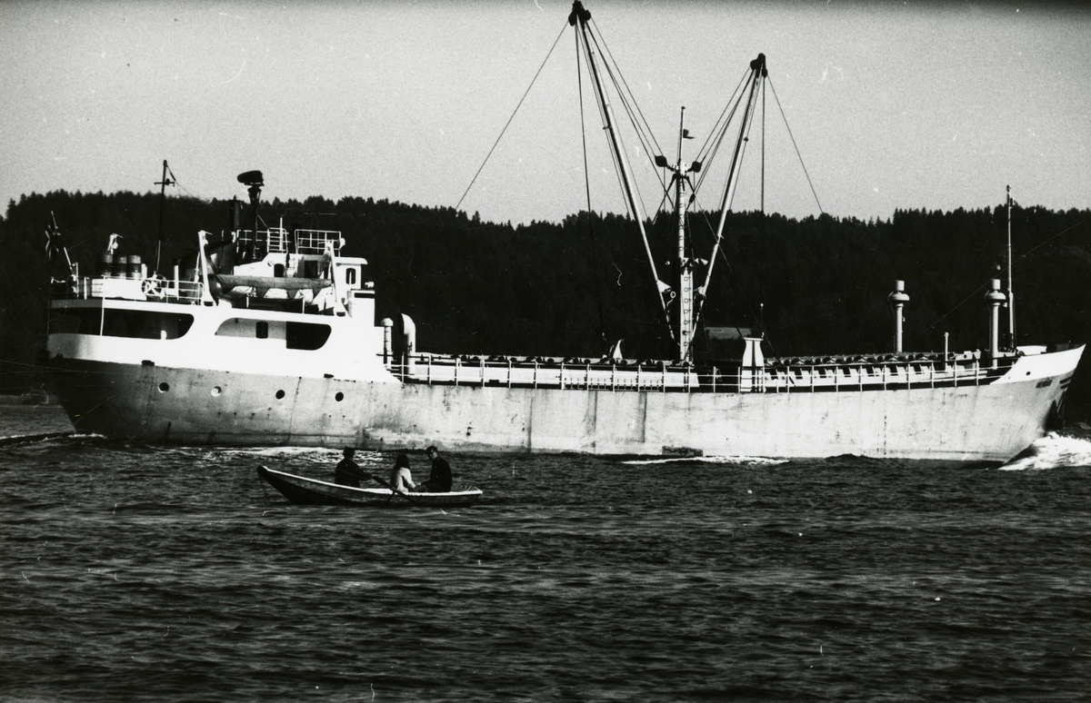 M/S An Figaro (ex. Rhino)(b.1961, A/S Westermoen Båtbyggeri & mek. Verksted, Mandal)