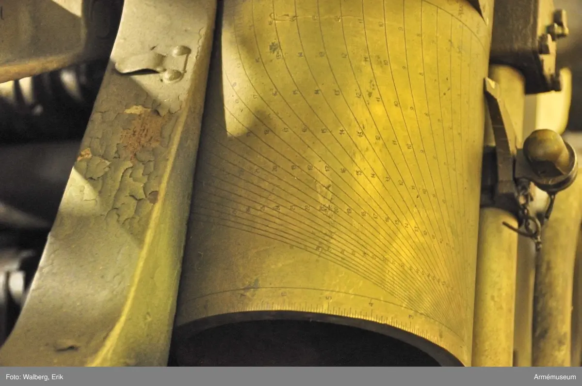 7,5 cm luftvärnskanon m/1930, system Bofors.
Sikte m/1930, följevisarsystem. 

Består av: 
1 st luftvärnskanon, 
1 st kammarfodral, 
1 st pjäskapell, bakre del, 
1 st pjäskapell, främre del, 
1 st siktfodral.