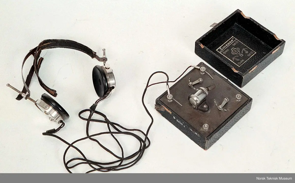 Med hodetelefon