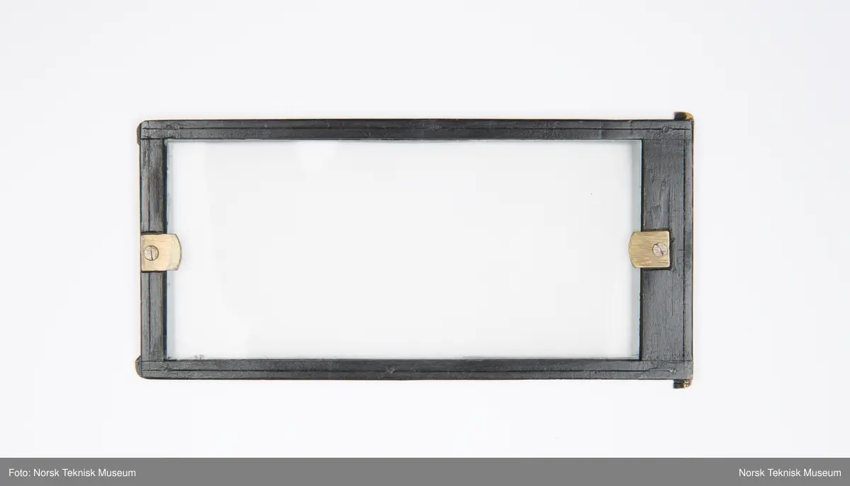I lær etui med 12 platekasetter i blikk 2 x 6 x 6.