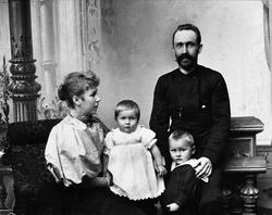 Ægidius Elling med sin familie, ca 1900