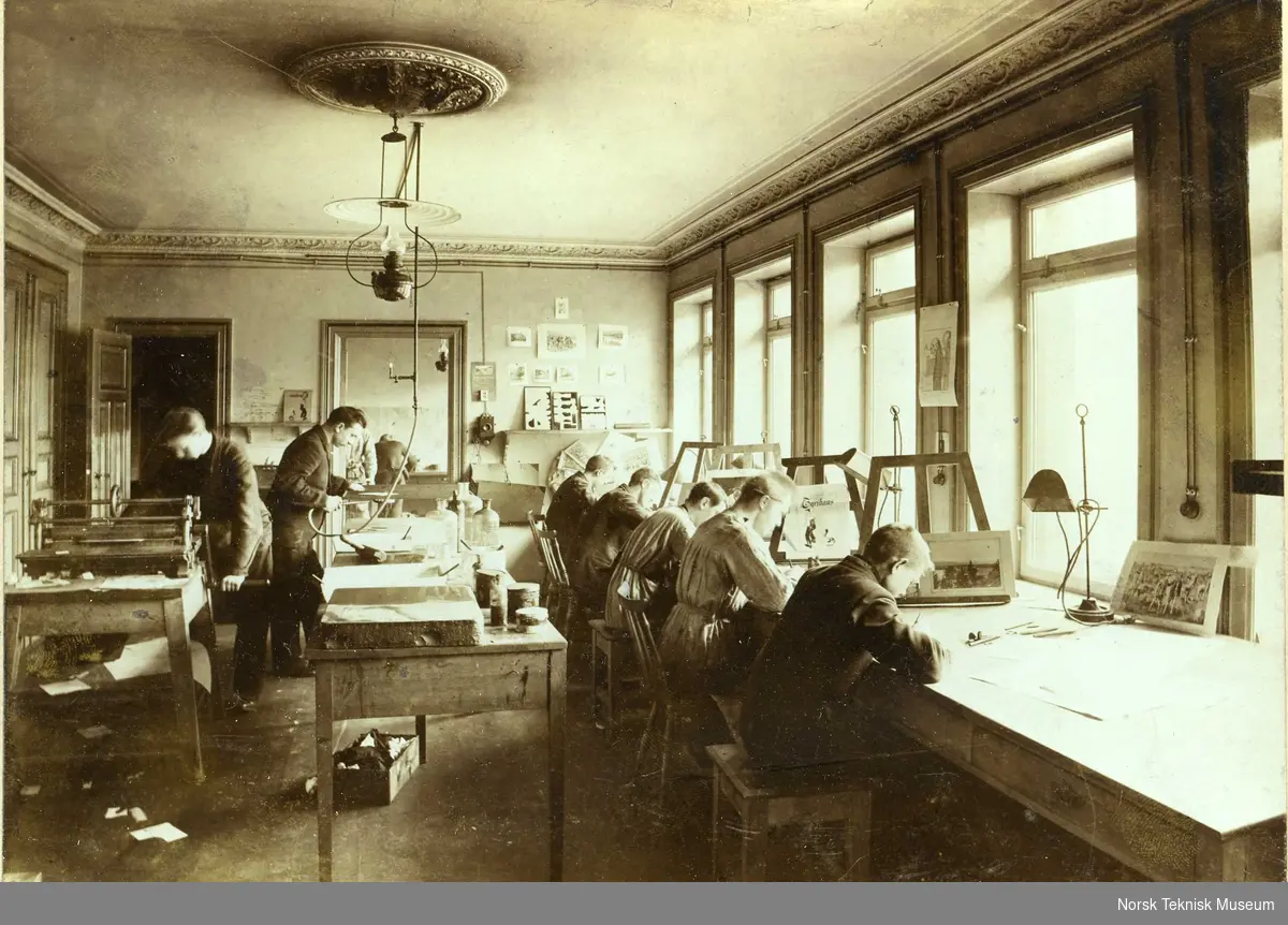 Produksjon ved klisjé-anstalten Wilh. Scheel & Co,  Akersgaten 7, omkring 1910.