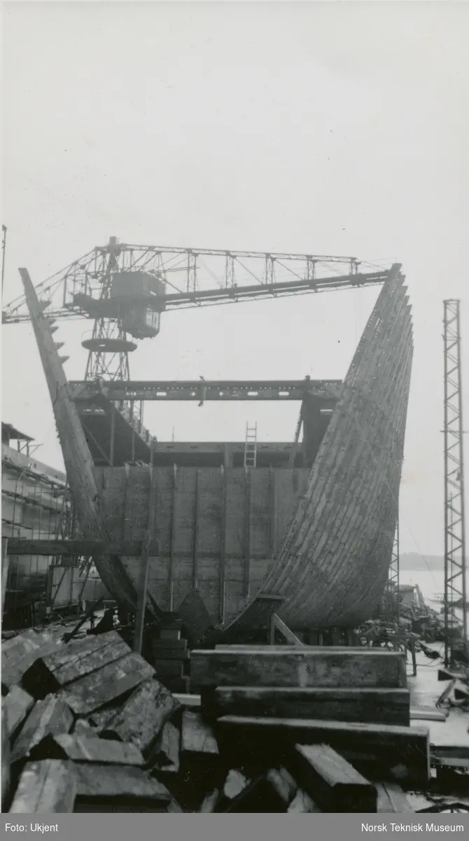 Passasjer- og lastebåten M/S Bayard, B/N 467 under bygging på Akers Mek. Verksted 31. august 1935. Skipet ble levert av Akers Mek. Verksted i 1936 til Fred. Olsen & Co, Oslo.