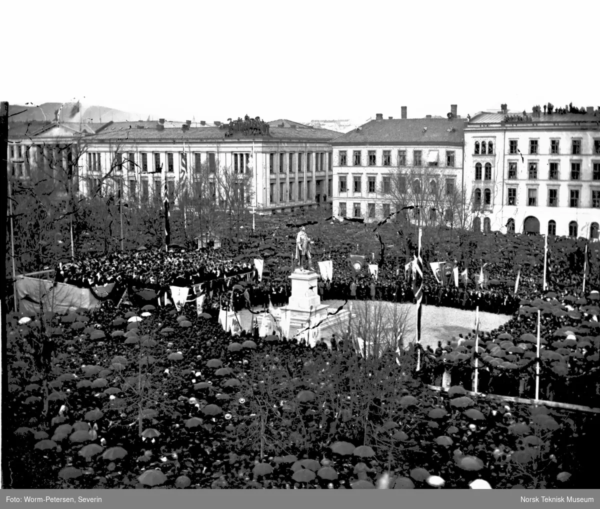 Wergelandmonumentet avsløres