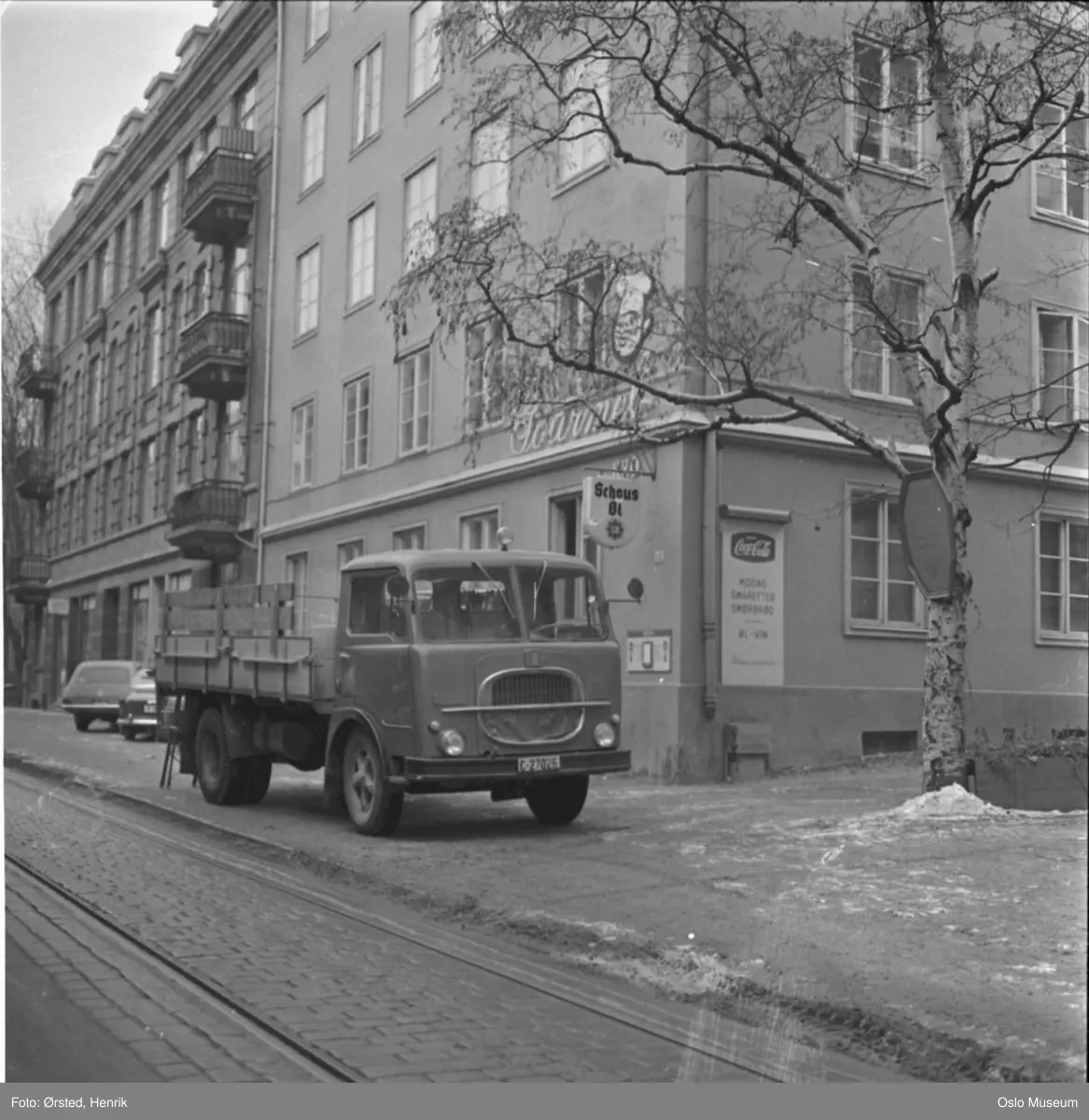 Fiat lastebil, bygårder, Gourmet kro, restautant