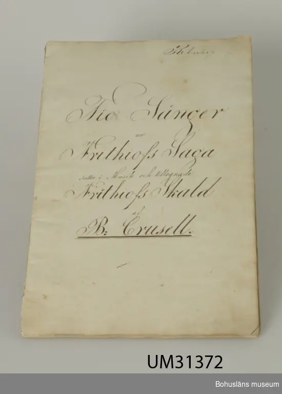 Handskriven bok i hembunden bidning; pärmar av brunmelerad papp, inlaga av lumppapper från handpappersbruk.

På omslaget oval lapp med handskrivna texten:
"Frithiofs Saga
Tio Sånger
tillhöriga
J. N Barkmann" (svårtytt)
överskrivet med namnet "Rehnberg".

På första sidan i övre högra hörnet antecknat:
Rehnberg

I skönskrift präntat:
Tio Sånger
ur
Frithiofs Saga
satta i Musik och tillegnade
Frithiofs Skald
af
B. Crusell

På följande sidor i mycket prydlig notskrift med inlagd text tio sånger ur Frithiofs saga över 26 sidor.