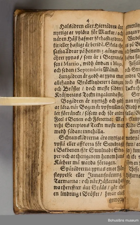 Originalupplaga tryckt i Stockholm 1647 hos Heinrich Keyser.
12:o., duodecimoformat,  (8), 258, (8) sidor. Nött helskinnsband. Oläslig namnteckning på pärmsidans insida tillsammans med täta anteckningar och årtalen 1659. Inlagan hårt skuren. Originalupplagans utvikbara plascher saknas.

Sammanbunden med Mårten Behms ( även Martin Böhme) (1559-1636) bok "Een ny och ganska nyttigh Läkiarebook om Häste Läkedomar" som är den andra på svenska tryckta boken om hästvård- och skötsel, utgiven 1648 i Stockholm hos samma tryckare. Behms bok ligger först i inbindningen.